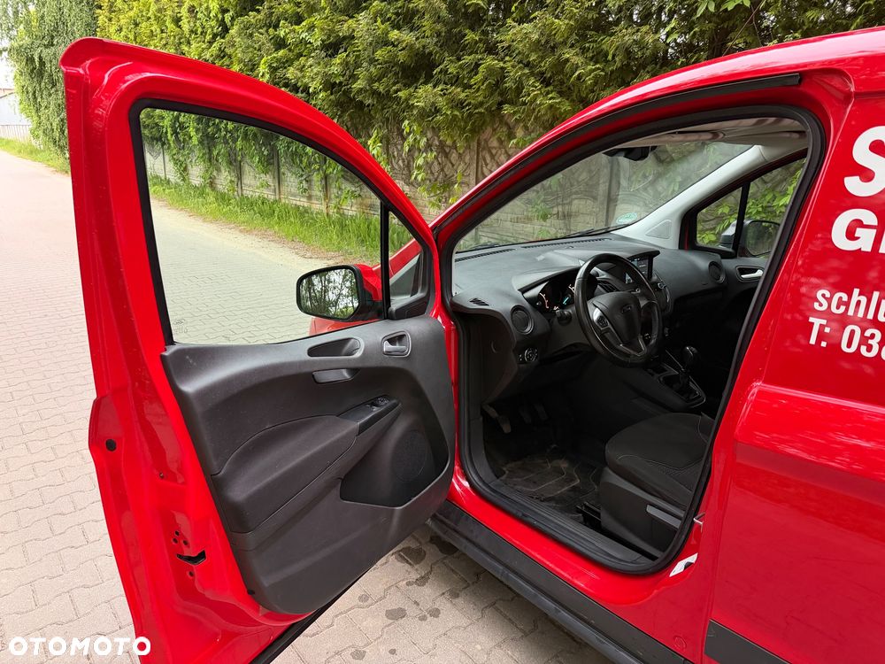 Ford Transit Courier - 10
