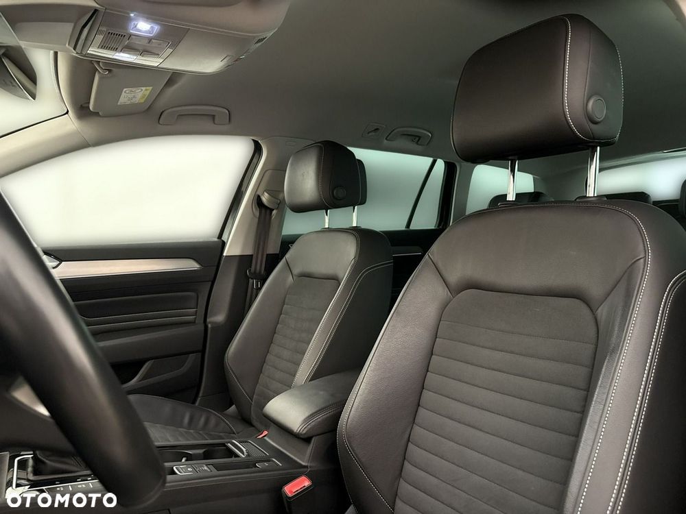 Volkswagen Passat - 12