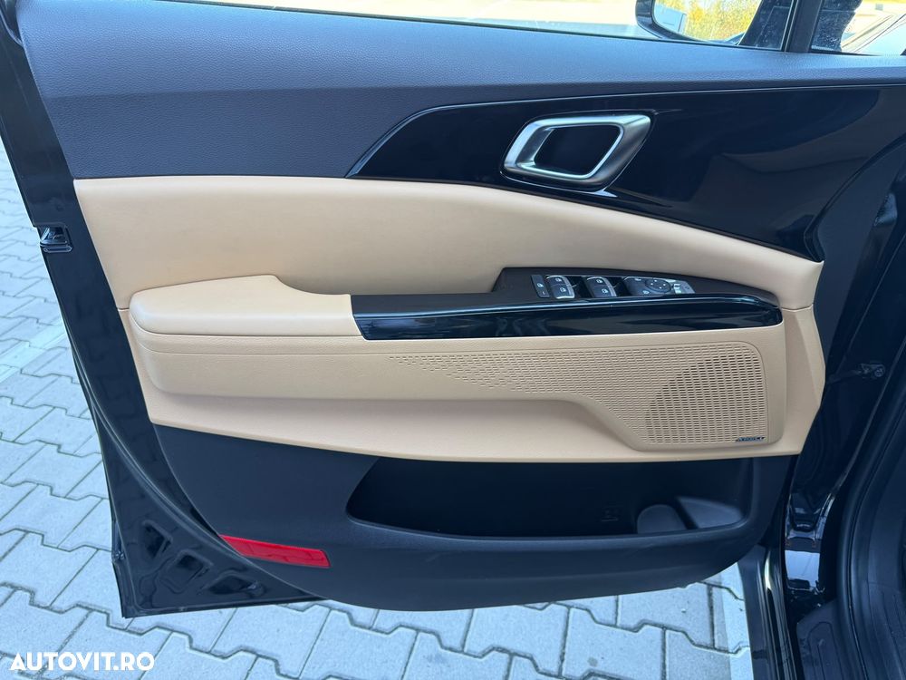 Kia Carnival - 24