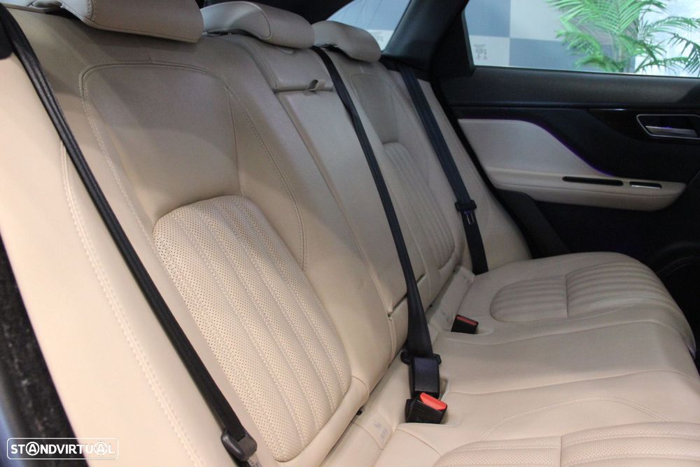 Jaguar F-Pace 2.0 i4D R-Sport Aut. - 13