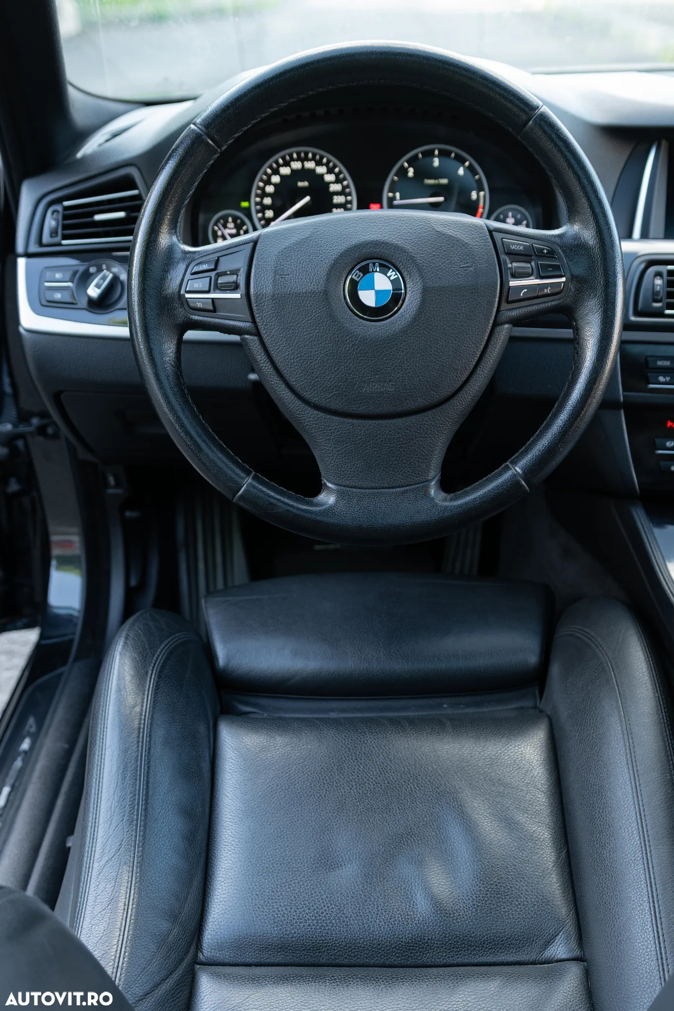 BMW Seria 5 520d xDrive - 29