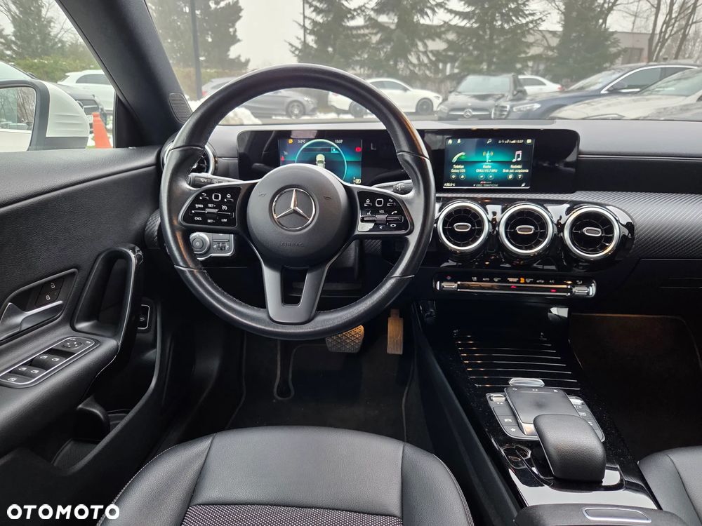 Mercedes-Benz CLA 180 d 7G-DCT - 25
