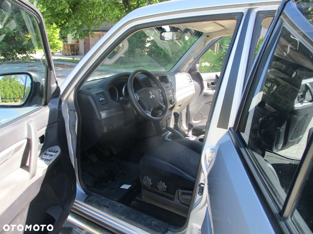 Mitsubishi Pajero 3.2 DID Invite - 12