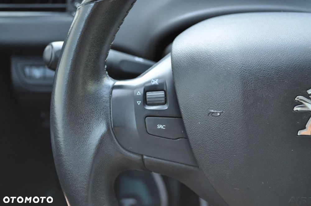 Peugeot 208 - 23