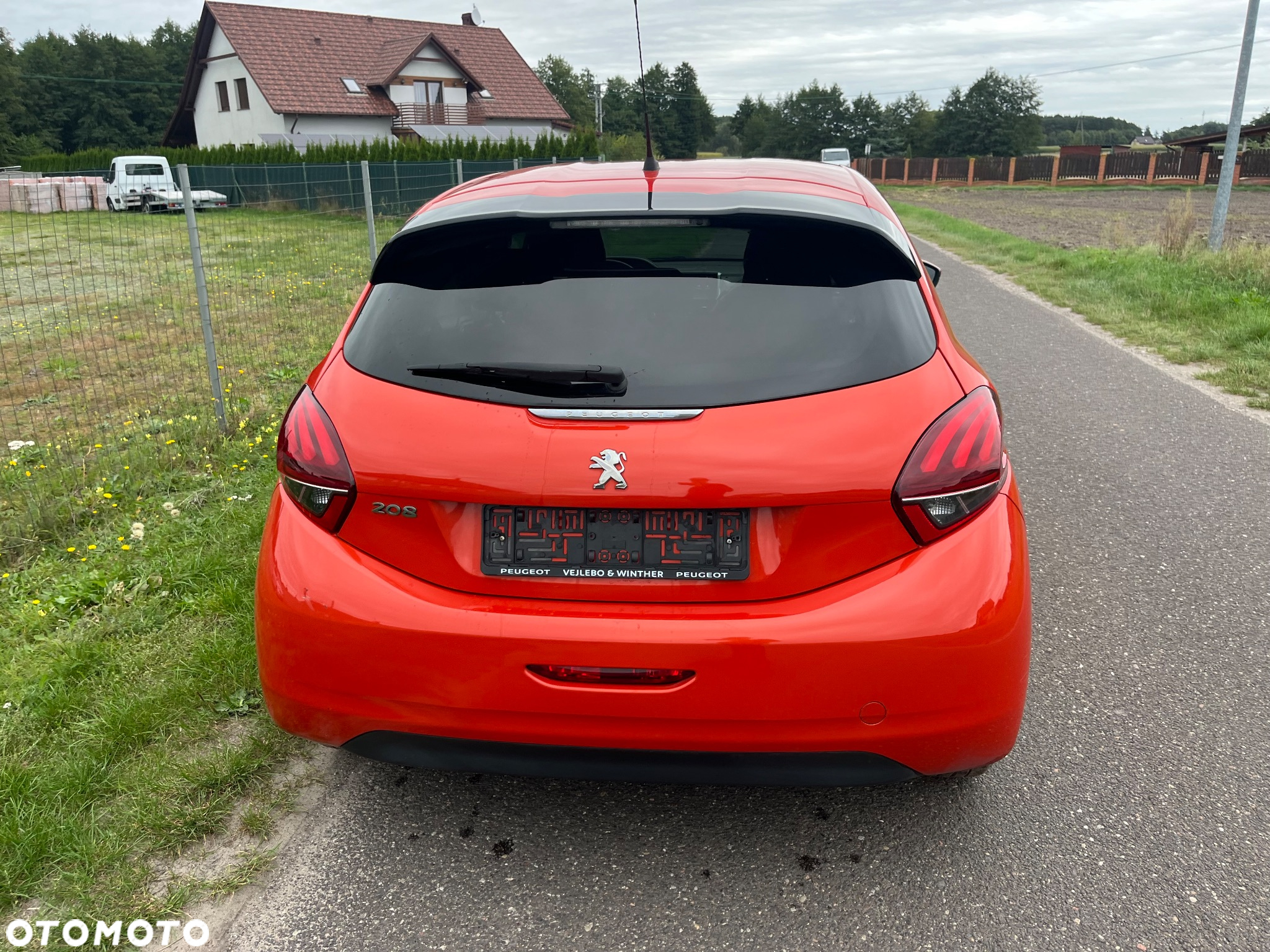 Peugeot 208 1.6 BlueHDi Allure S&S - 4