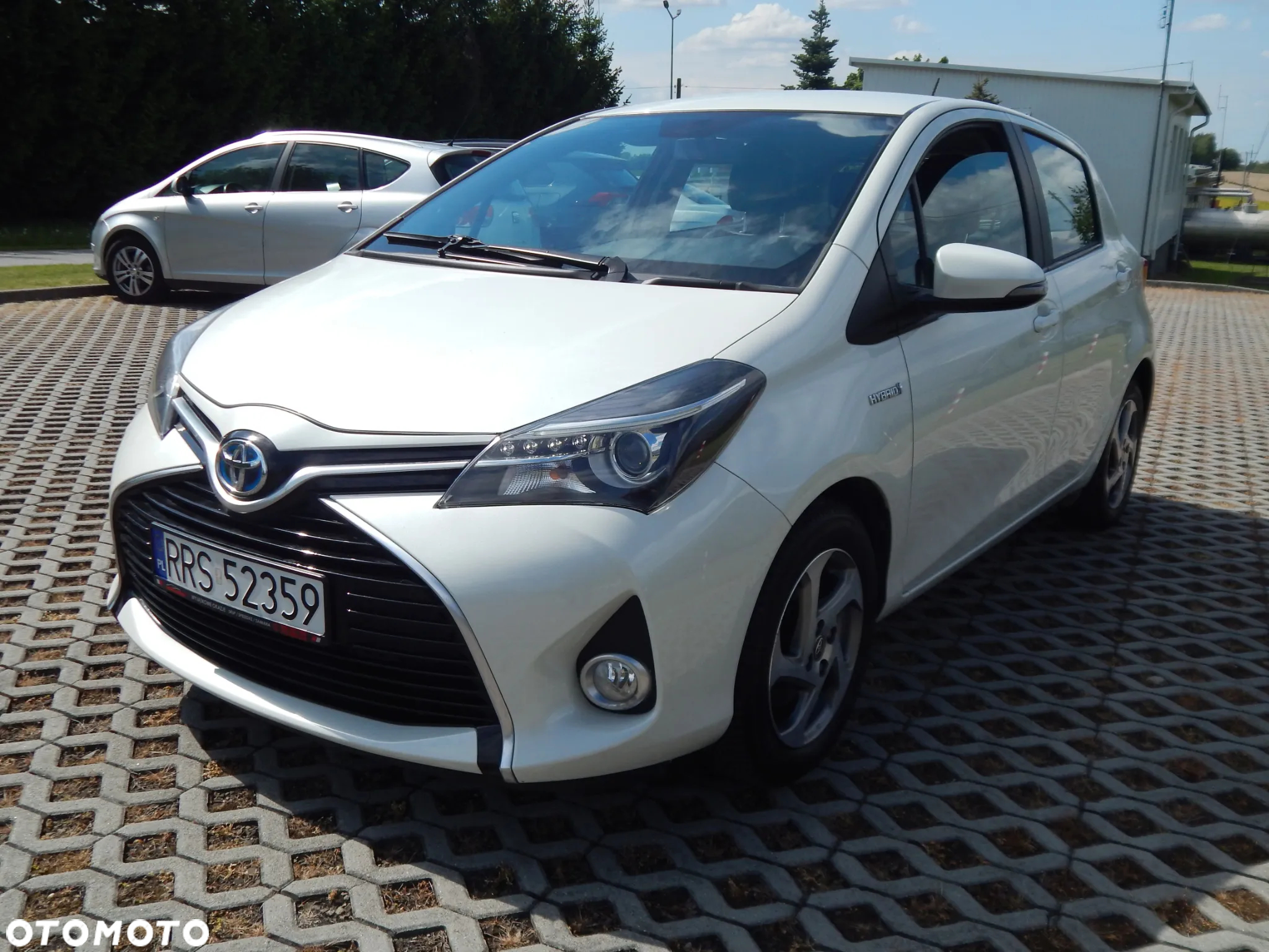 Toyota Yaris Hybrid 100 Life - 4