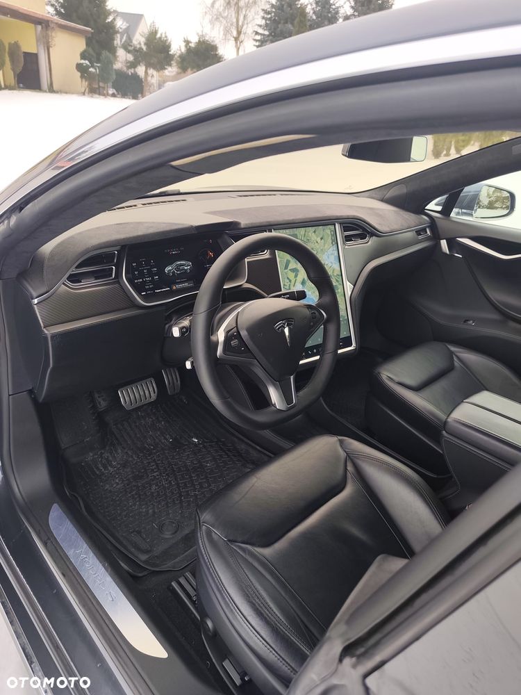 Tesla Model S D Performance - 7