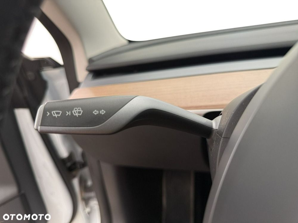 Tesla Model 3 - 24