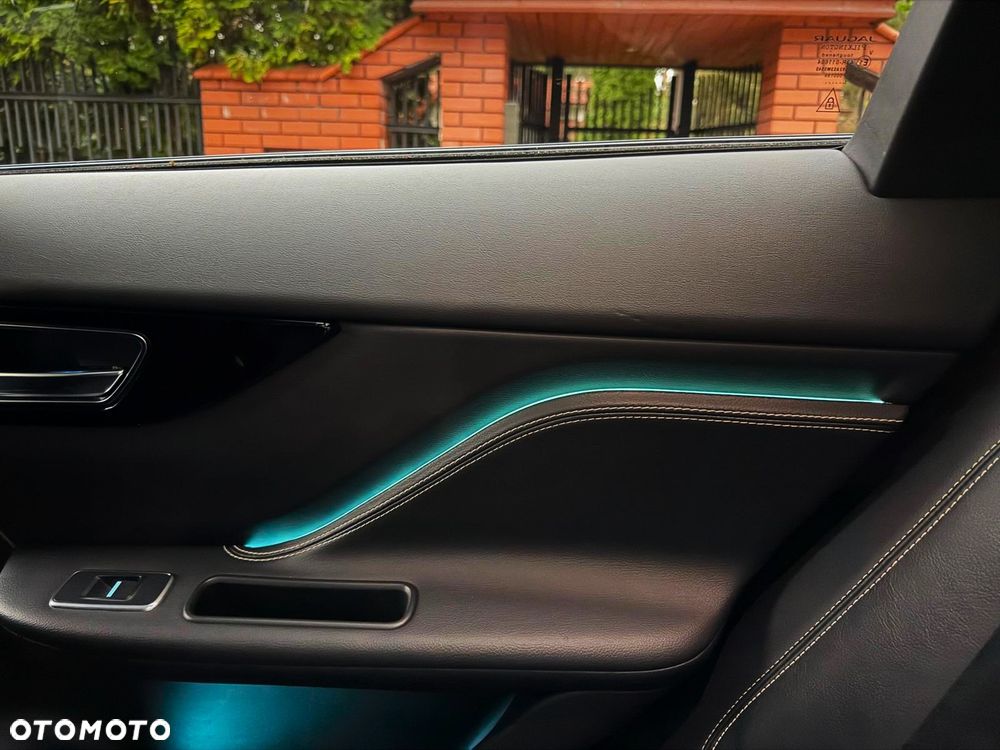 Jaguar F-Pace 2.0 i4P AWD R-Sport - 28