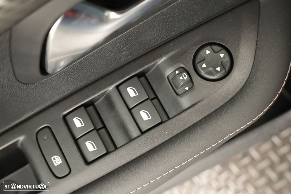 Peugeot 208 1.2 Hybrid Allure e-DCS6 - 19