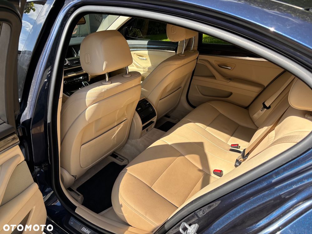 BMW Seria 5 535i xDrive Sport-Aut Luxury Line - 13