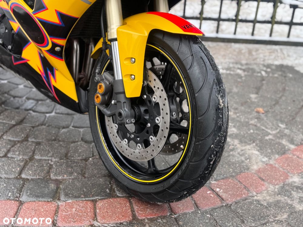 Yamaha YZF - 22