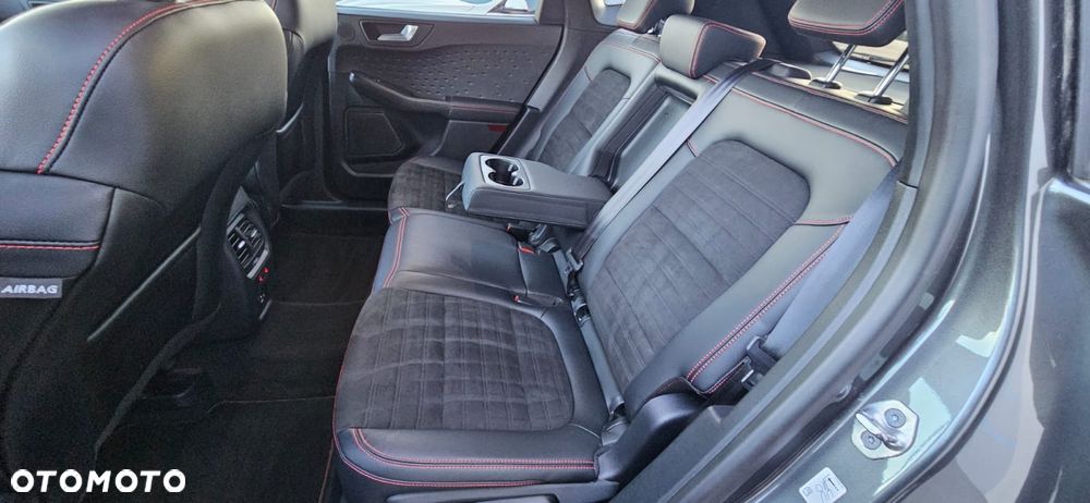 Ford Kuga 1.5 EcoBoost FWD ST-Line X - 31