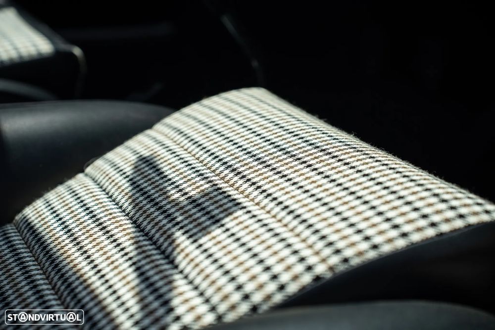 Porsche 911 Série F - 36