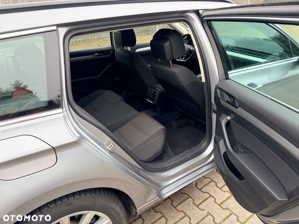 Volkswagen Passat 2.0 TDI SCR DSG Comfortline - 4