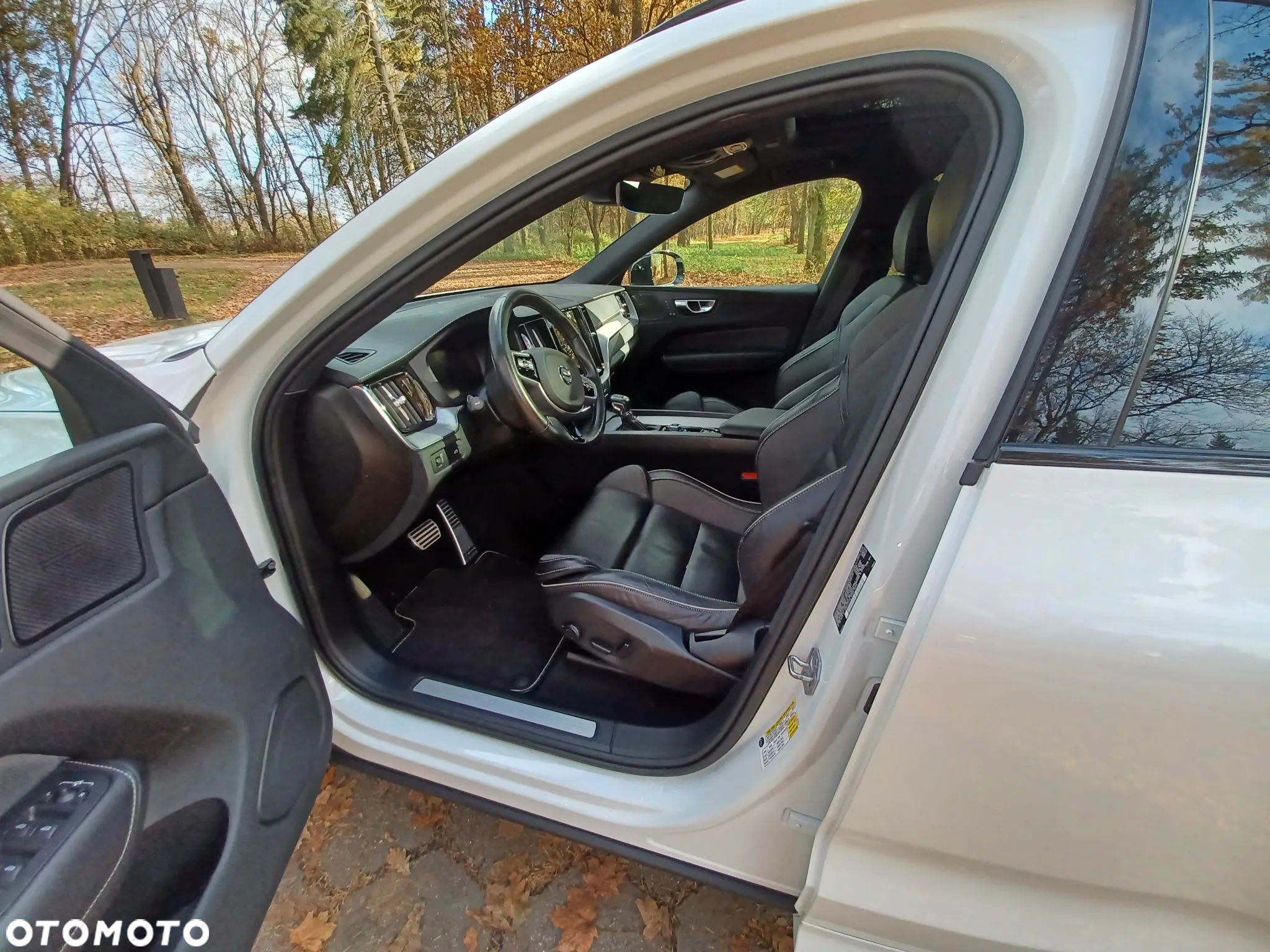 Volvo XC 60 T5 AWD R-Design - 12