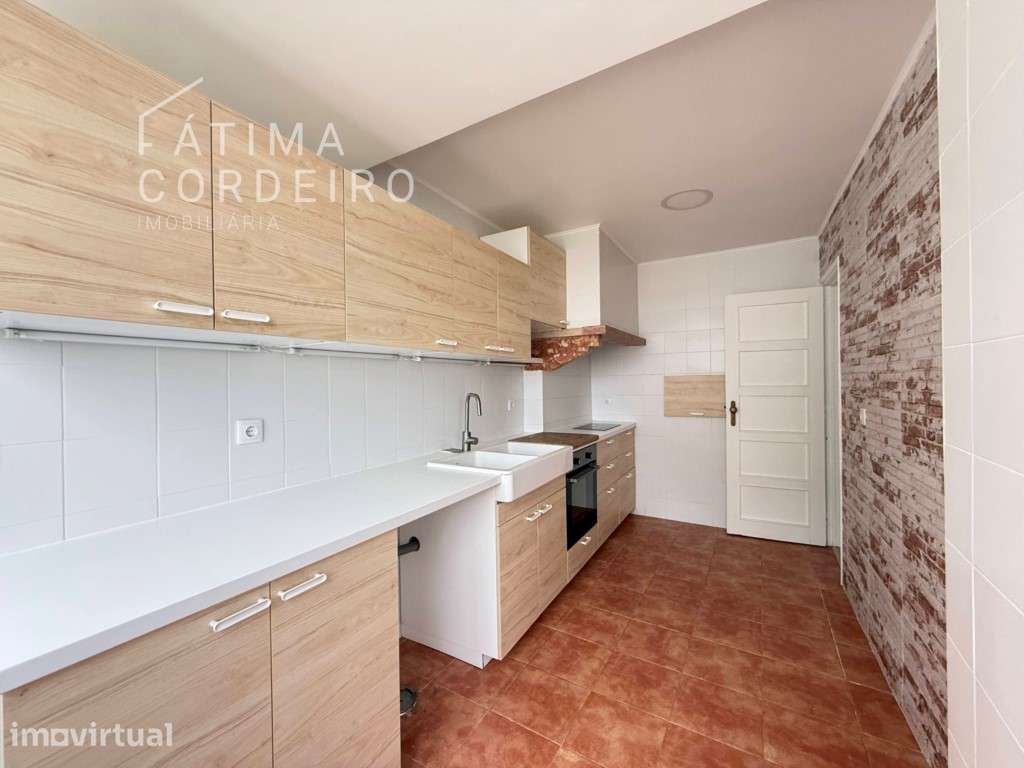 T2 remodelado para arrendamento, situado em Cacilhas - Grande imagem: 2/16