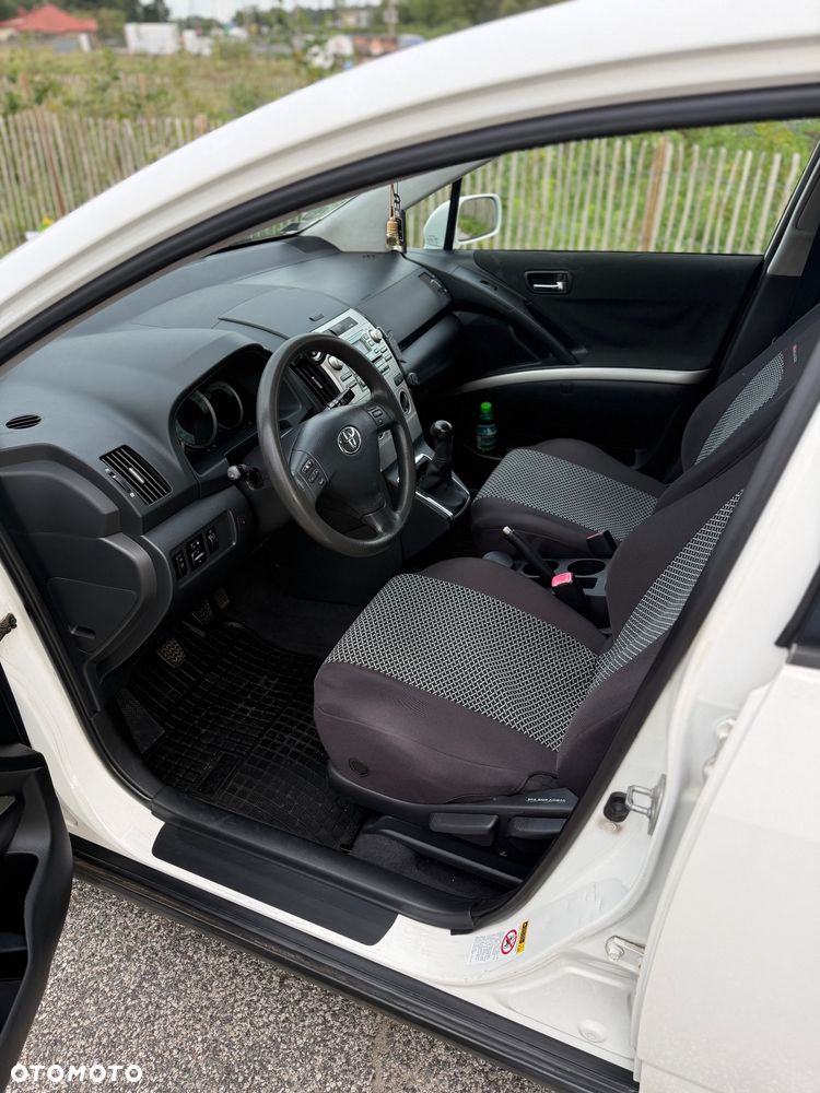Toyota Corolla Verso 2.0 D-4D Terra - 9