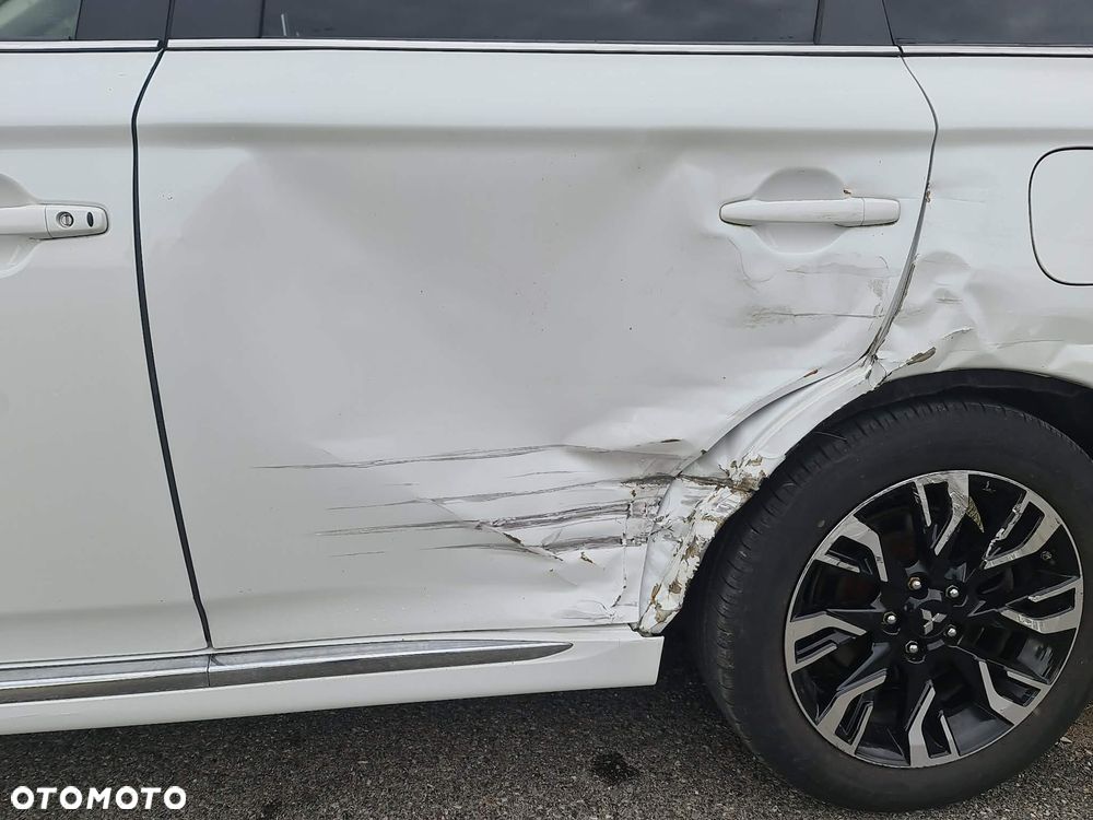 Mitsubishi Outlander 2.0 4WD Plus - 14
