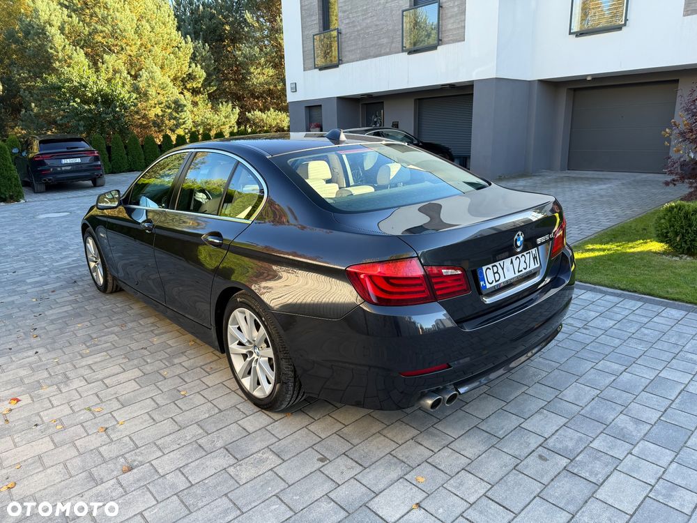 BMW Seria 5 525d xDrive - 4