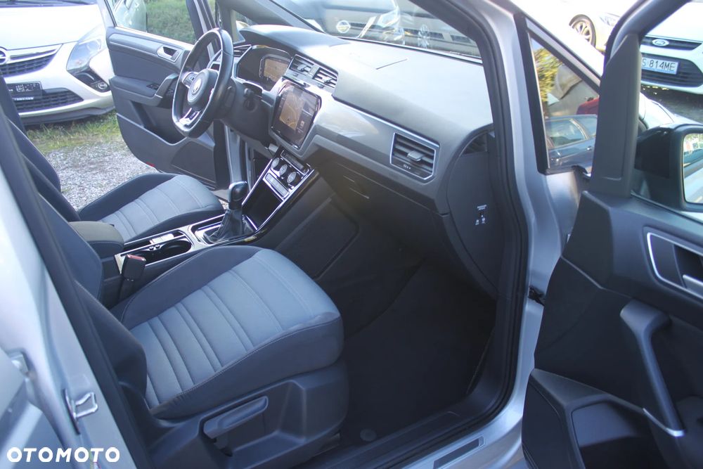 Volkswagen Touran - 18