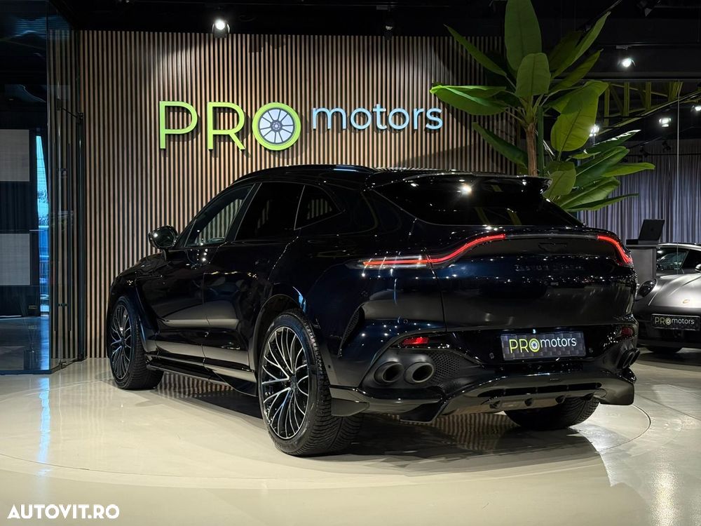 Aston Martin DBX - 11