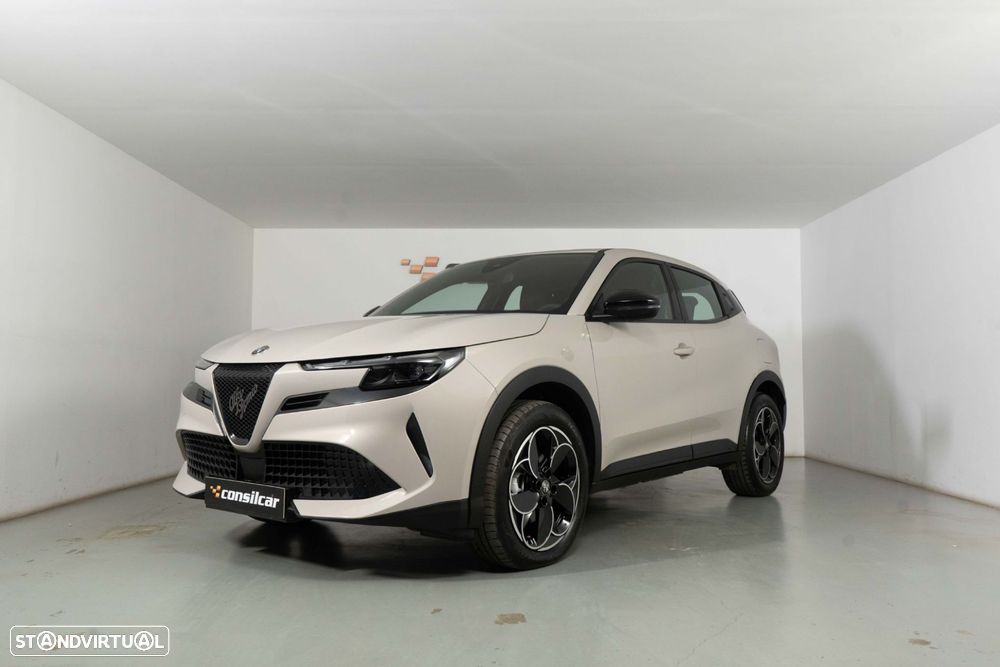 Alfa Romeo Junior Elletrica 50 kWh Launch Edition - 9