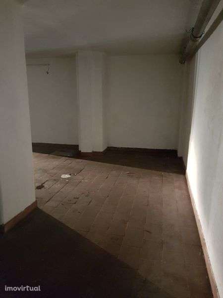 Garagem Box Fechada em Massamá | 42m² | 42.000€ - Grande imagem: 3/6