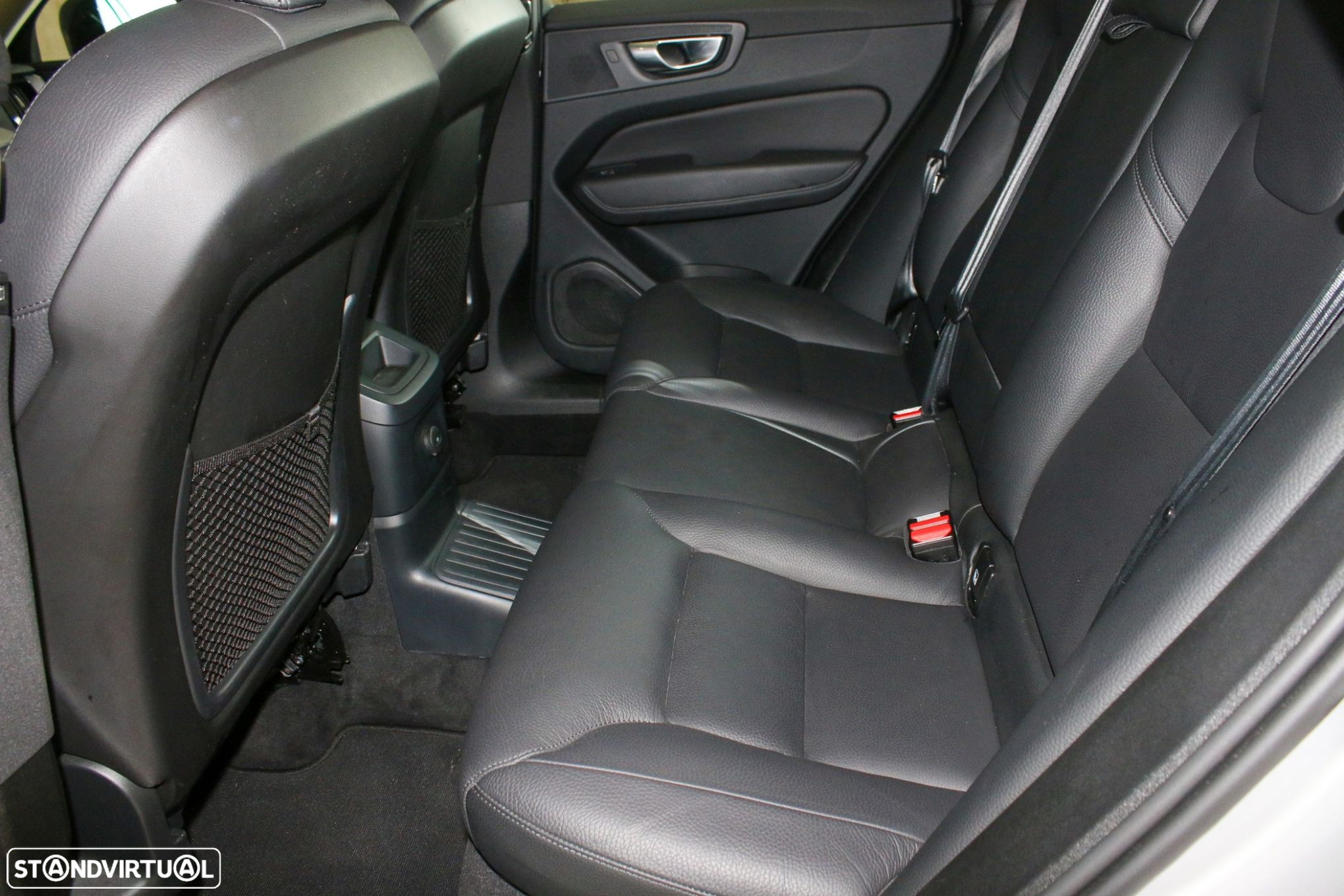 Volvo XC 60 2.0 T6 PHEV Black Edition AWD - 39