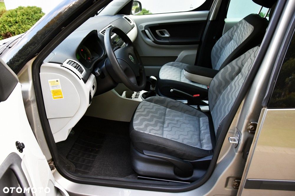 Skoda Roomster 1.6 16V Comfort - 8