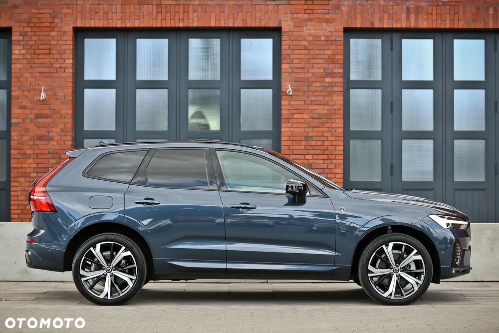 Volvo XC 60 B4 D AWD Ultimate Dark - 2