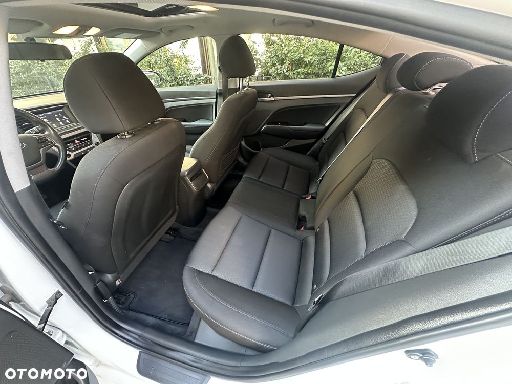Hyundai Elantra - 16