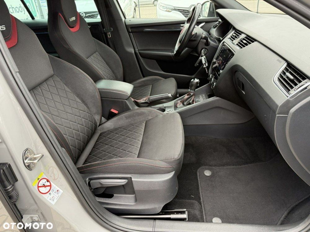 Skoda Octavia Combi 2.0 TDI DSG RS - 13