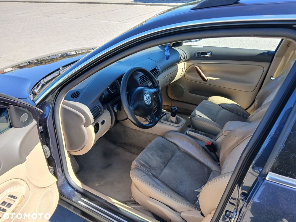 Volkswagen Passat 2.5 TDI V6 Comfortline - 7