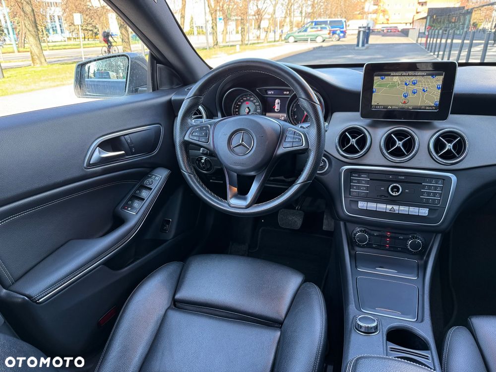 Mercedes-Benz CLA 180 7G-DCT UrbanStyle Edition - 10