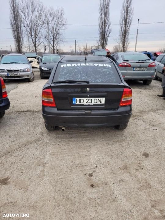 dezmembrez opel astra g - 4