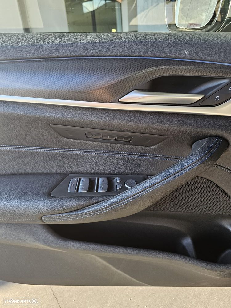 BMW 530 e Pack Desportivo M - 2
