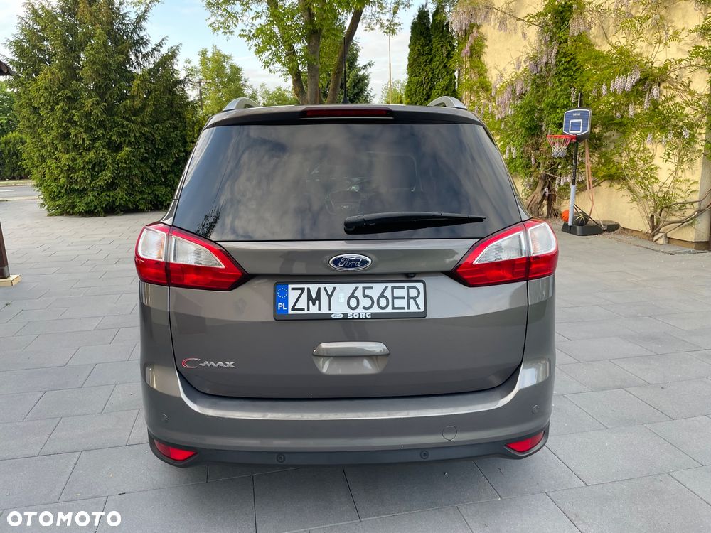 Ford Grand C-MAX - 11