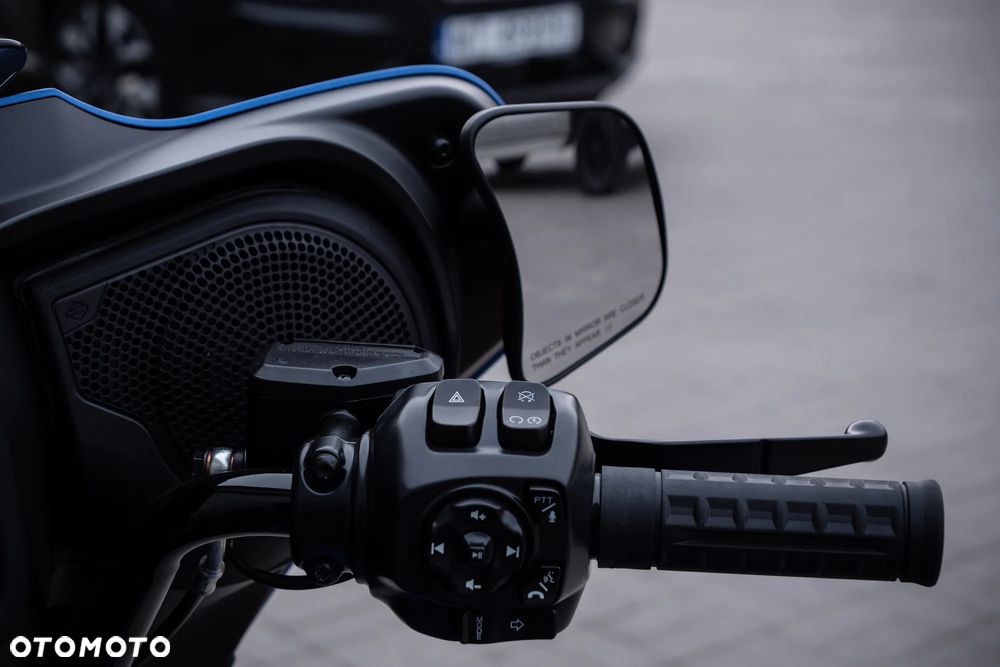 Harley-Davidson Touring Street Glide - 38
