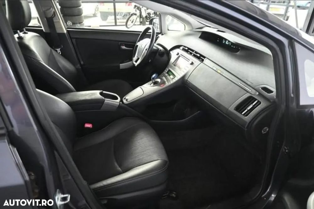 Toyota Prius Plug-in (Hybrid) Comfort - 10