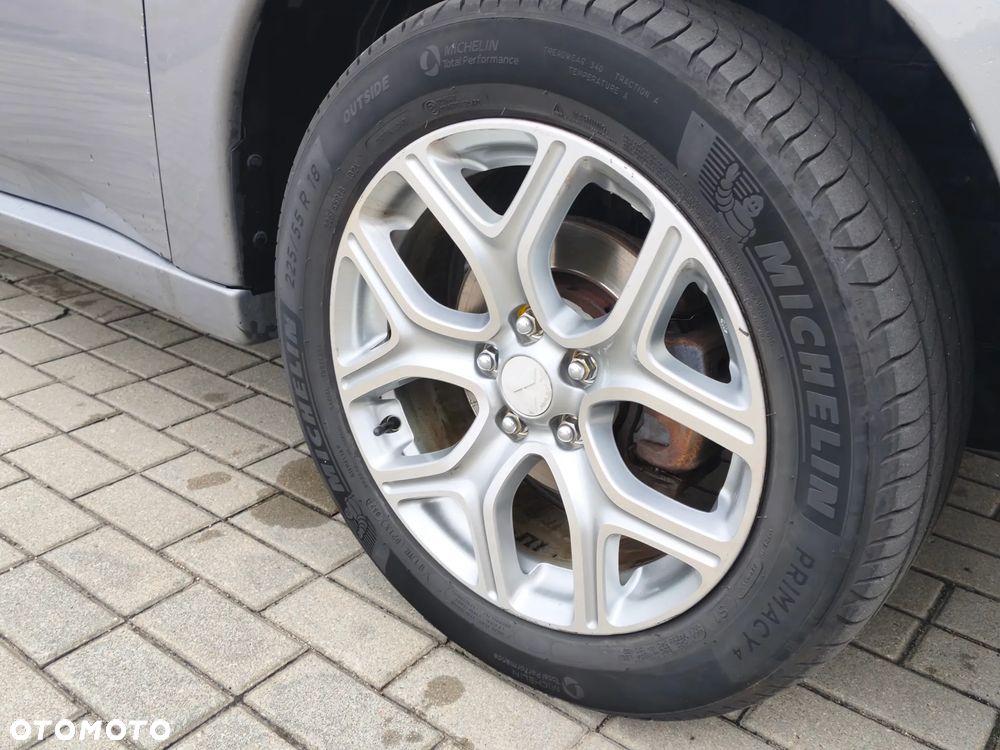 Mitsubishi Outlander Instyle NAVI + - 12