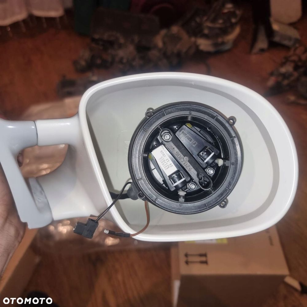 LUSTERKO LEWE PRAWE ELEK. M-TECHNIC BMW 8 E31 EU - 11