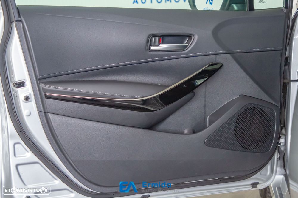 Toyota Corolla Touring Sports - 33