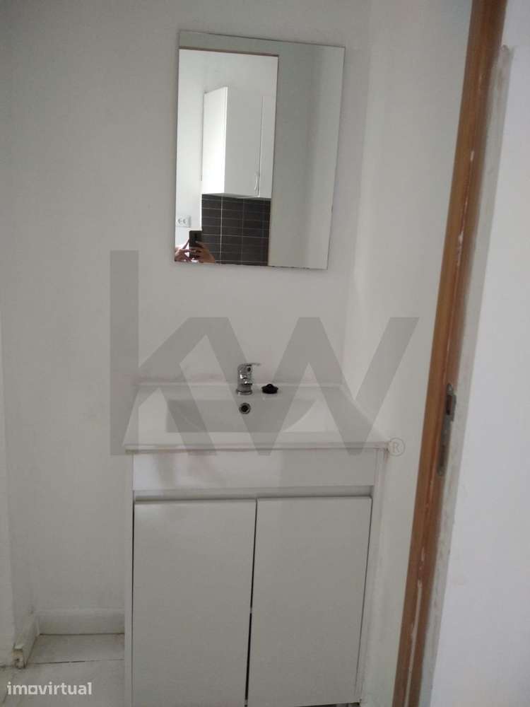 Prédio com 6 apartamentos T1, todos renovados, todos com contrato a te - Grande imagem: 5/20