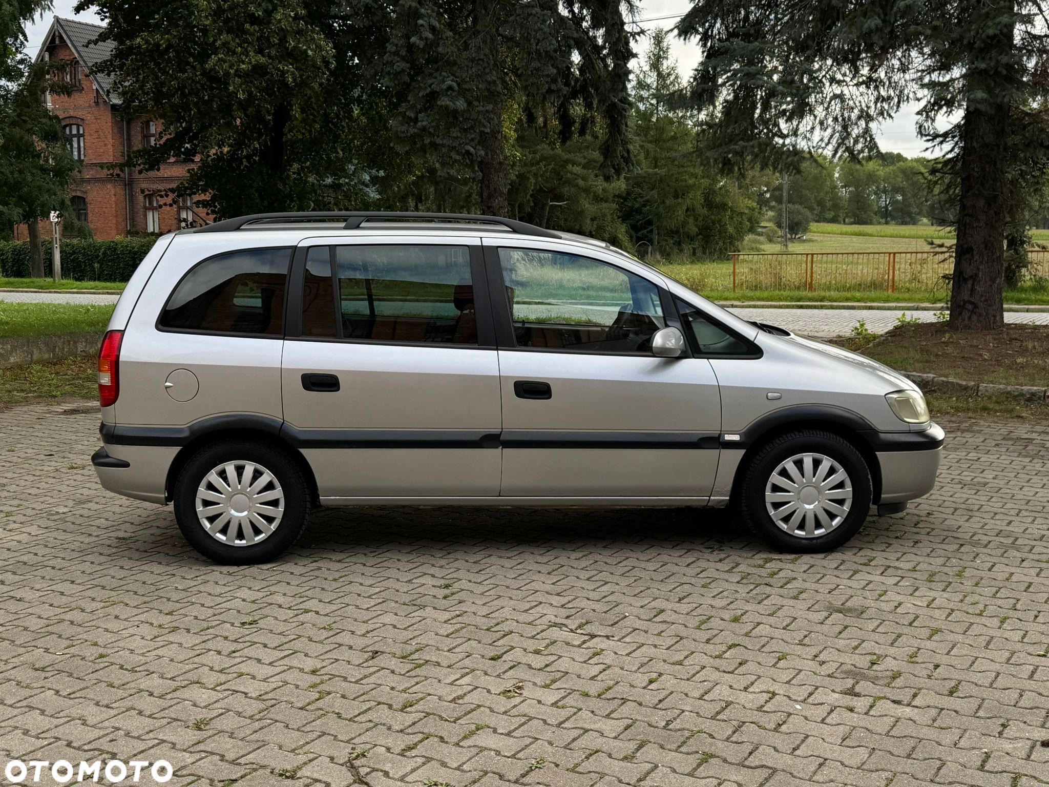 Opel Zafira 1.6 16V Comfort - 4