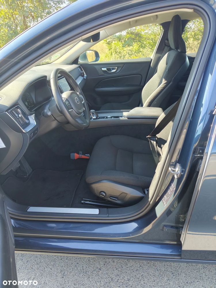 Volvo V60 B3 B DKG Momentum - 11