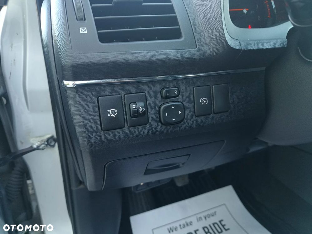 Toyota Avensis 1.8 Sol NAVI - 20