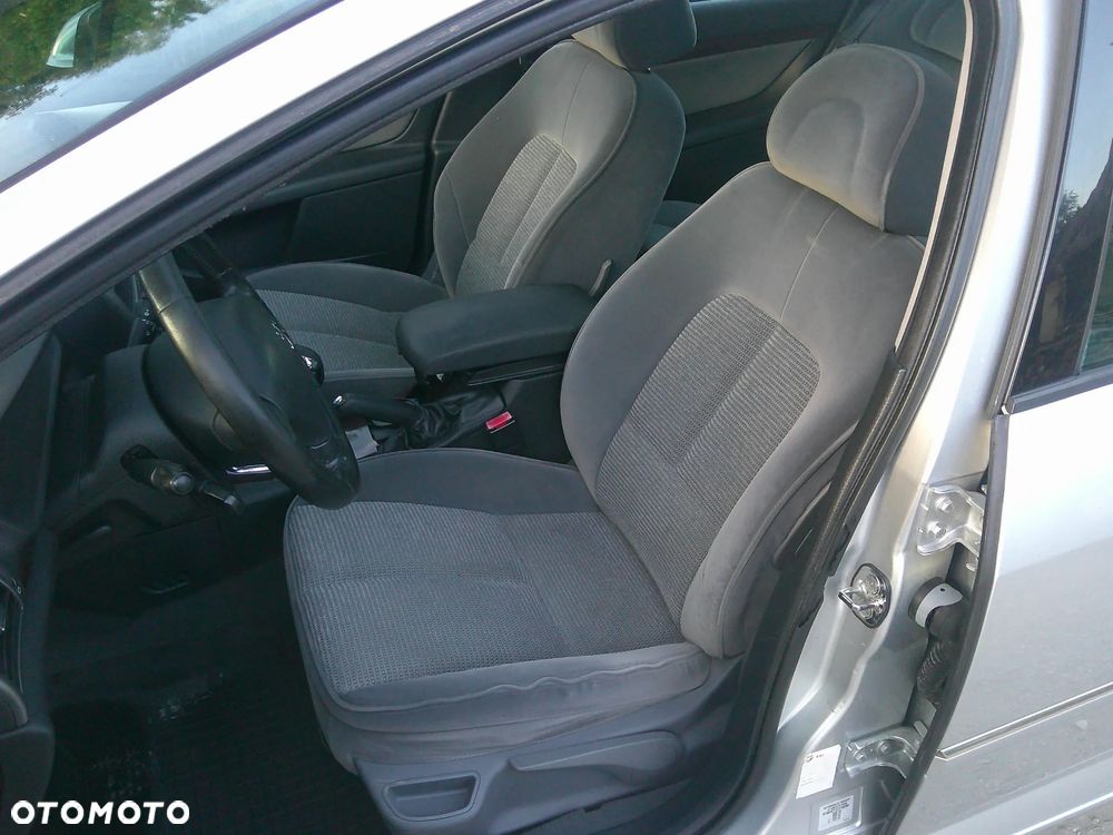 Peugeot 407 - 12