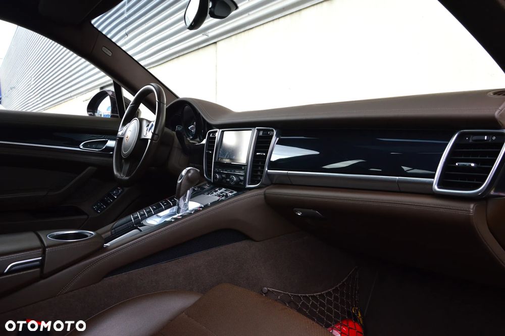 Porsche Panamera 4S - 22