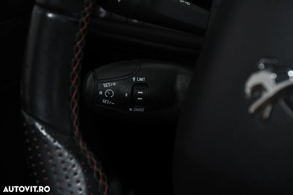 Peugeot 2008 PureTech 110 Stop&Start EAT6 GT-Line Edition - 28